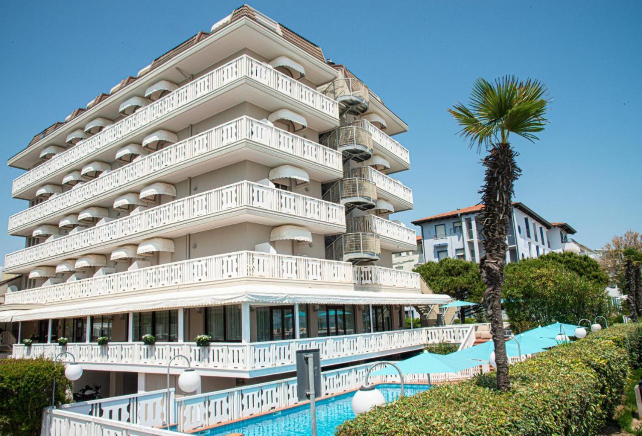 Hotel Savoy Каорле Екстериор снимка