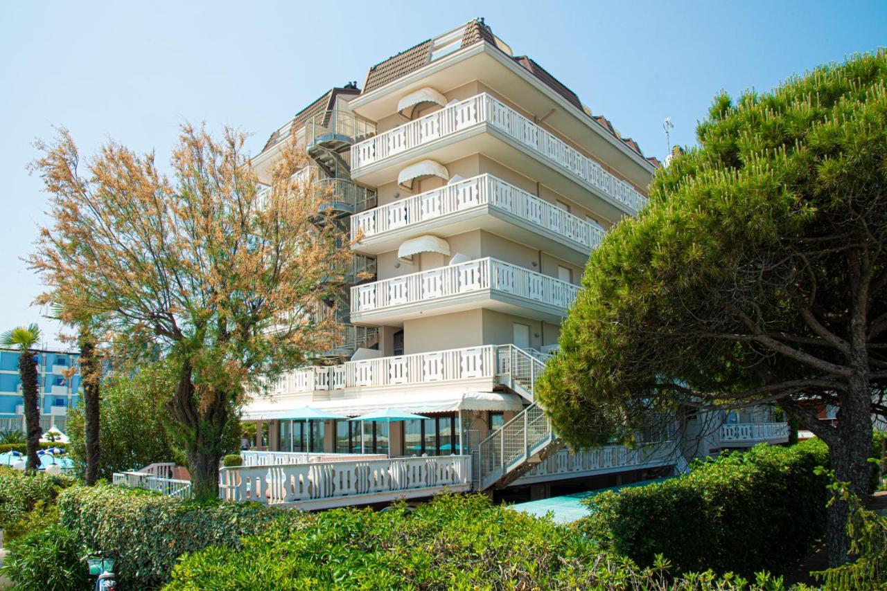 Hotel Savoy Каорле Екстериор снимка