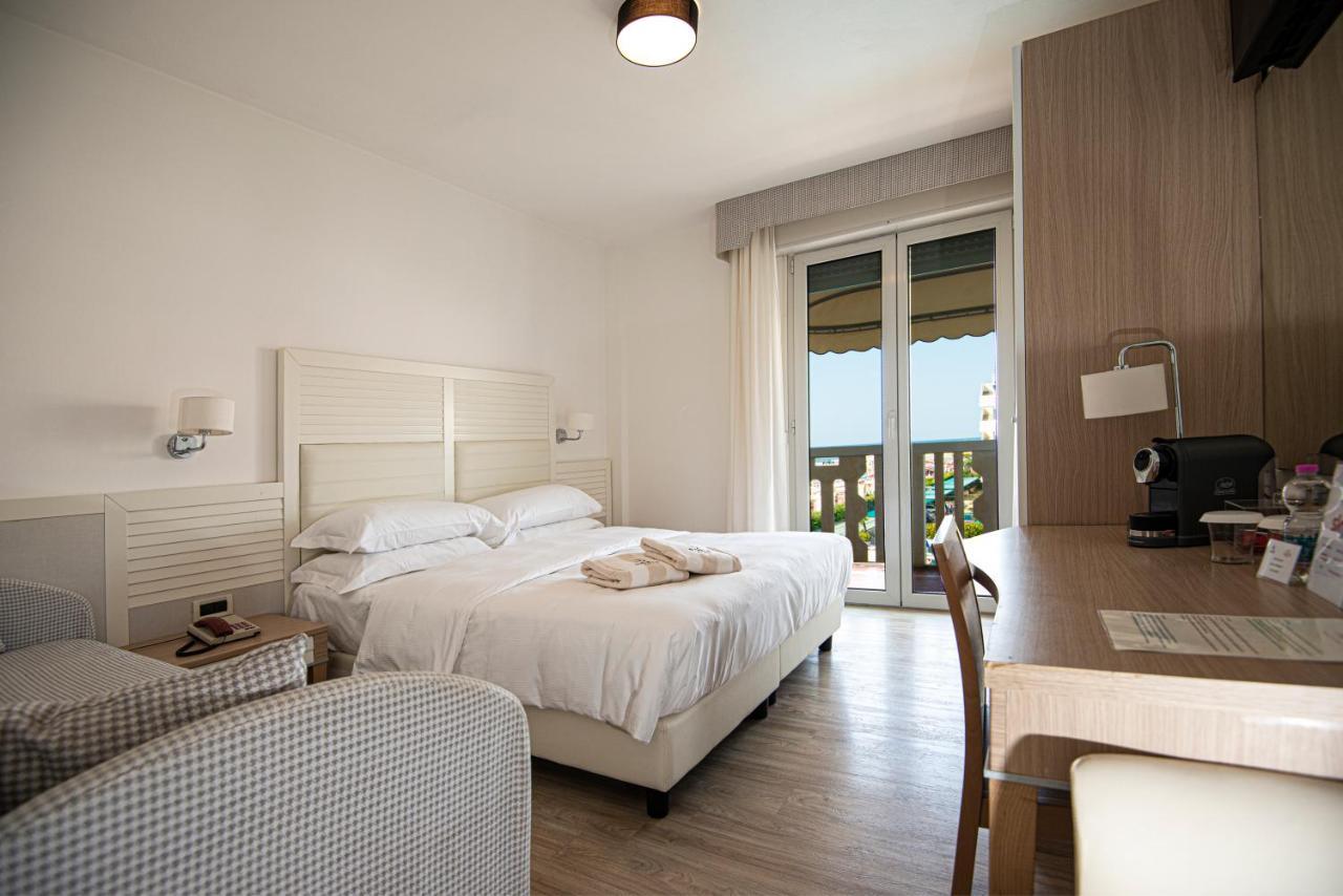Hotel Savoy Каорле Екстериор снимка