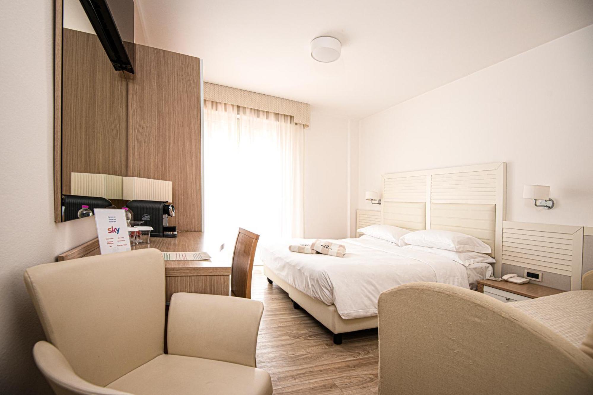 Hotel Savoy Каорле Екстериор снимка