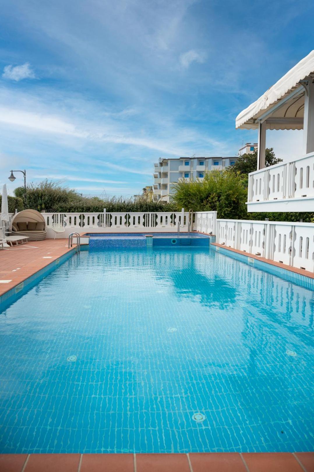 Hotel Savoy Каорле Екстериор снимка