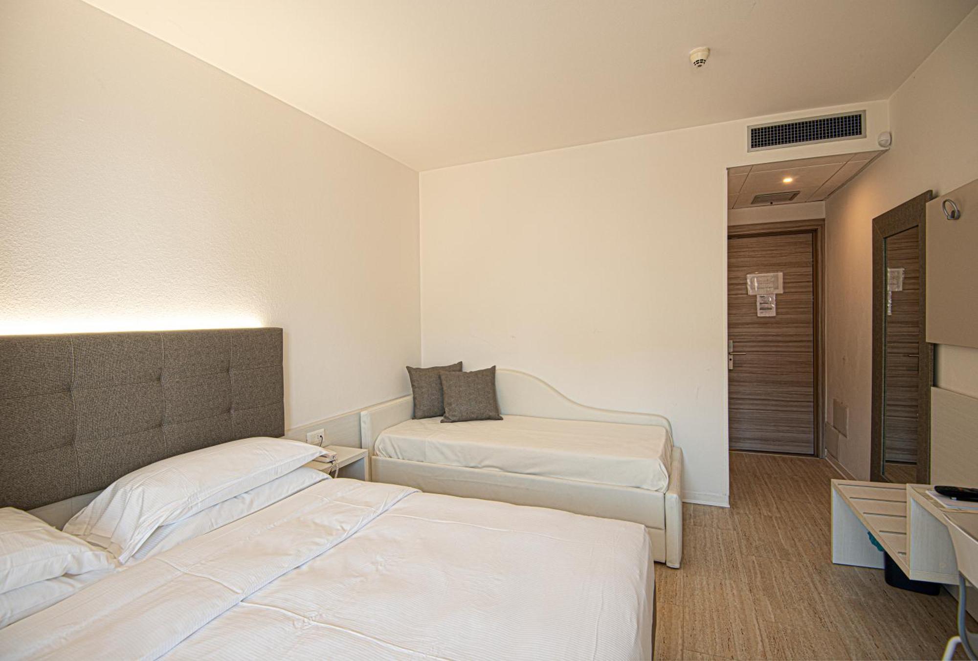 Hotel Savoy Каорле Екстериор снимка