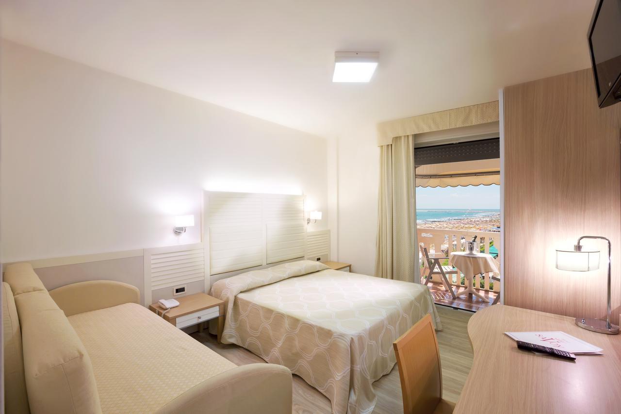 Hotel Savoy Каорле Екстериор снимка