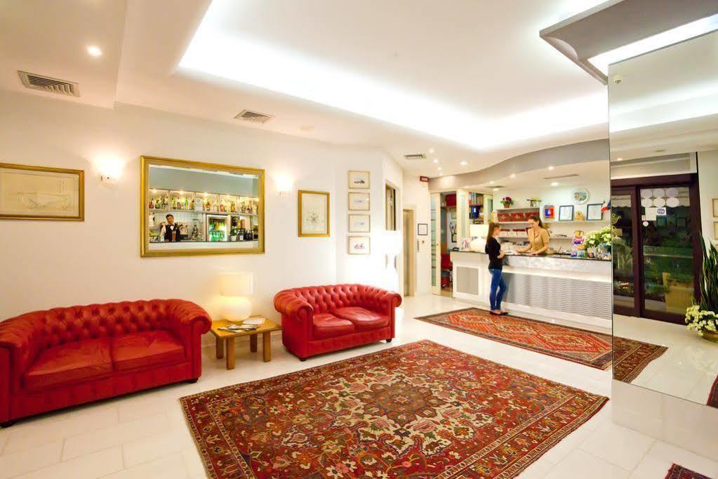 Hotel Savoy Каорле Екстериор снимка
